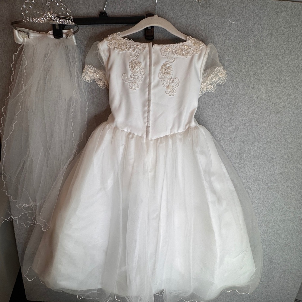 Vintage Corrine Girls White Gown Metal Tiara Layered Veil 8yrs Communion Baptism - Picture 3 of 9